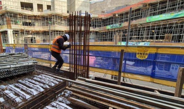 配资平台网 韩国建筑行业老龄化加剧 60岁以上技工占比首超40岁群体